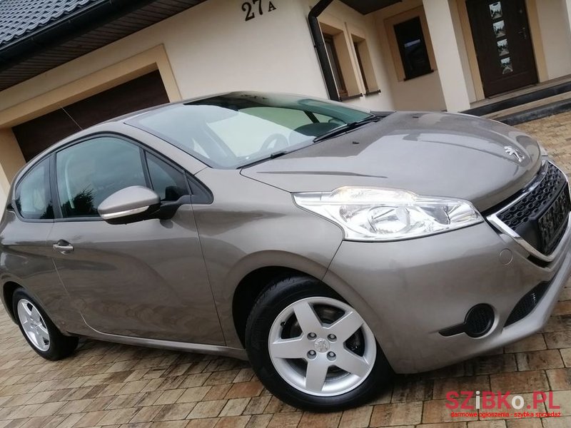2013' Peugeot 208 photo #1