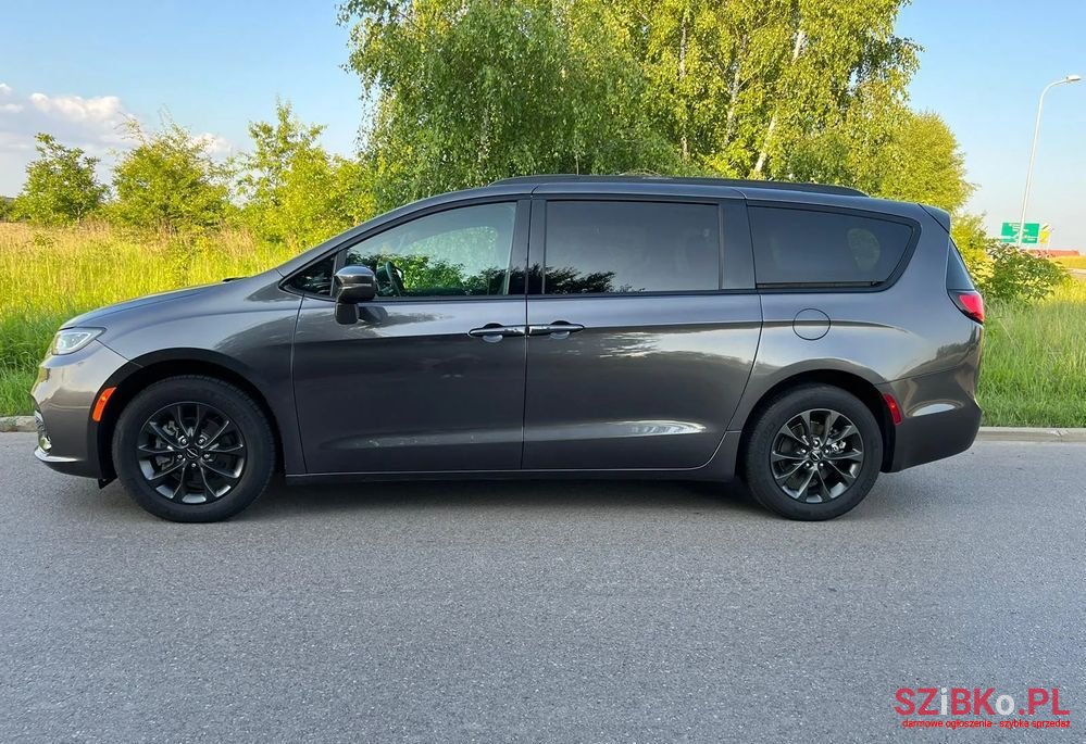 2021' Chrysler Pacifica photo #5