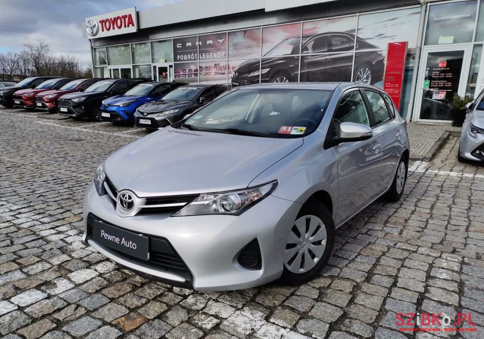2015' Toyota Auris photo #1