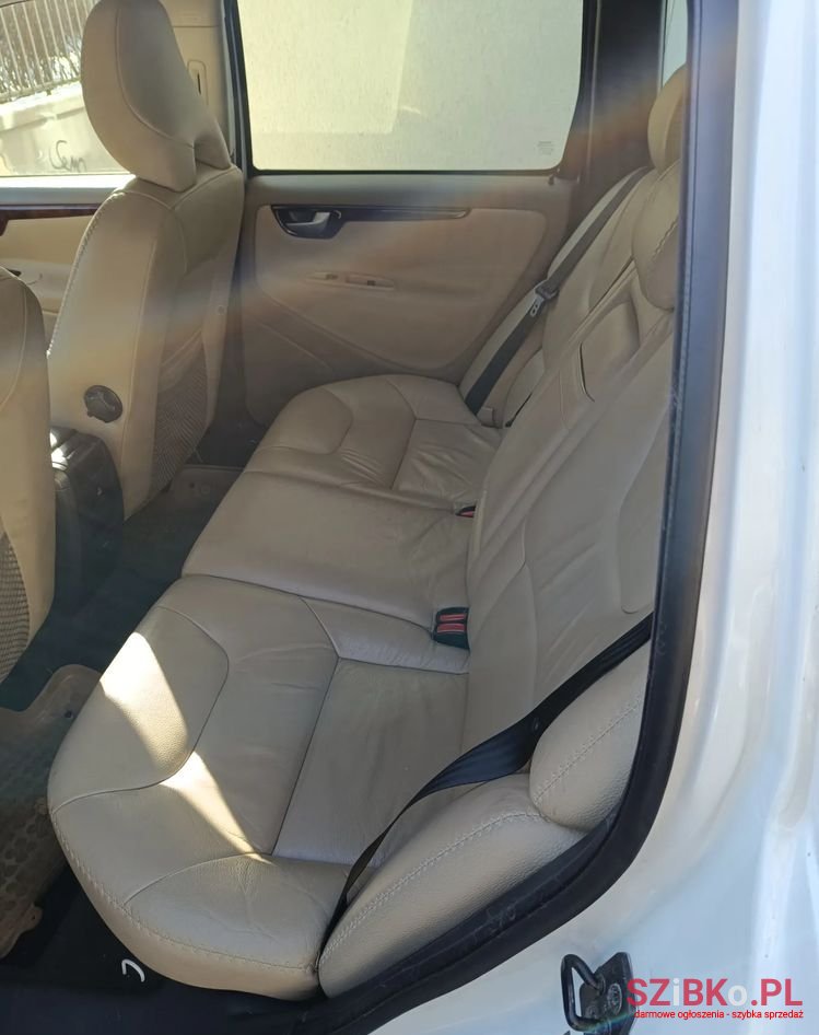 2005' Volvo V70 photo #6