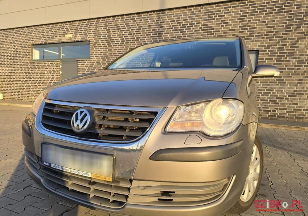 2008' Volkswagen Touran photo #4