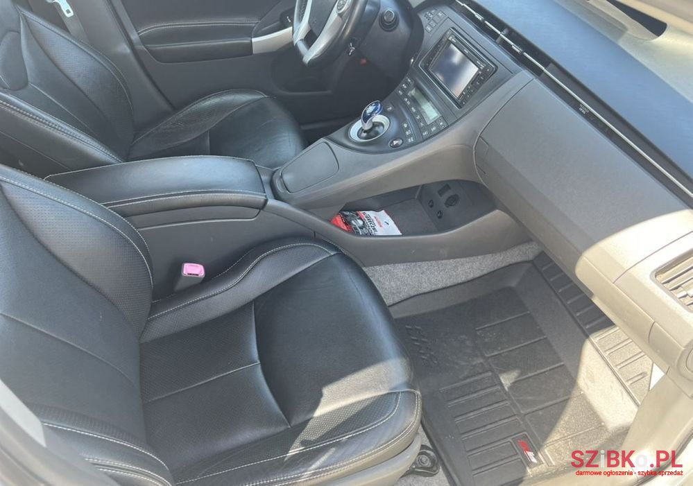 2010' Toyota Prius photo #6