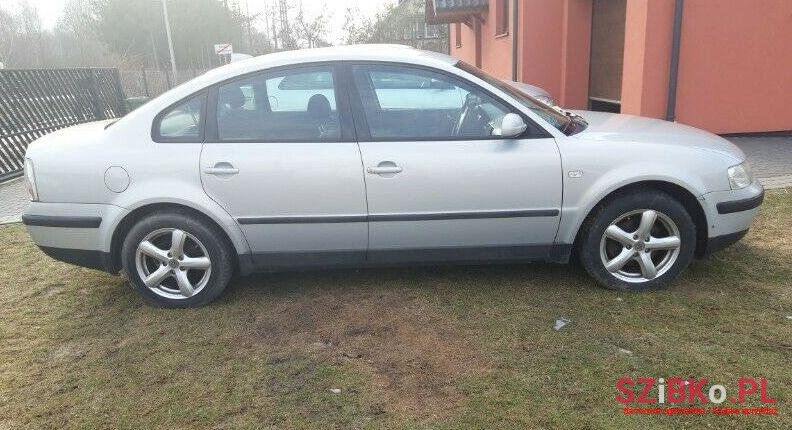 2000' Volkswagen Passat photo #1