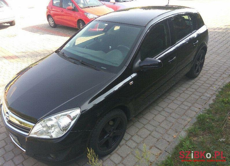 2007' Opel Astra photo #1