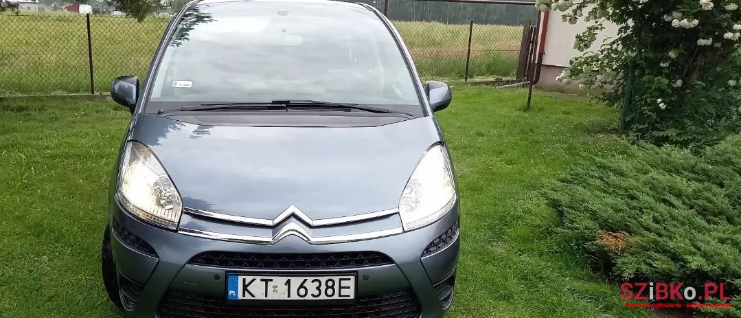 2011' Citroen C4 Picasso photo #3