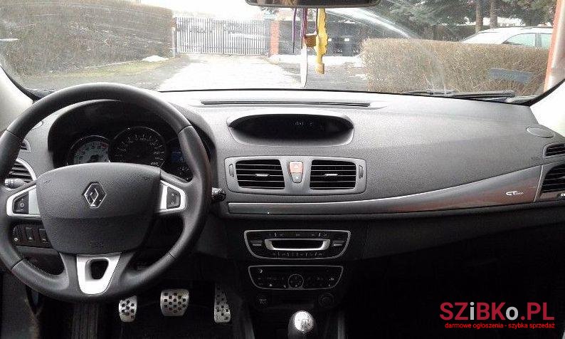 2010' Renault Megane photo #2