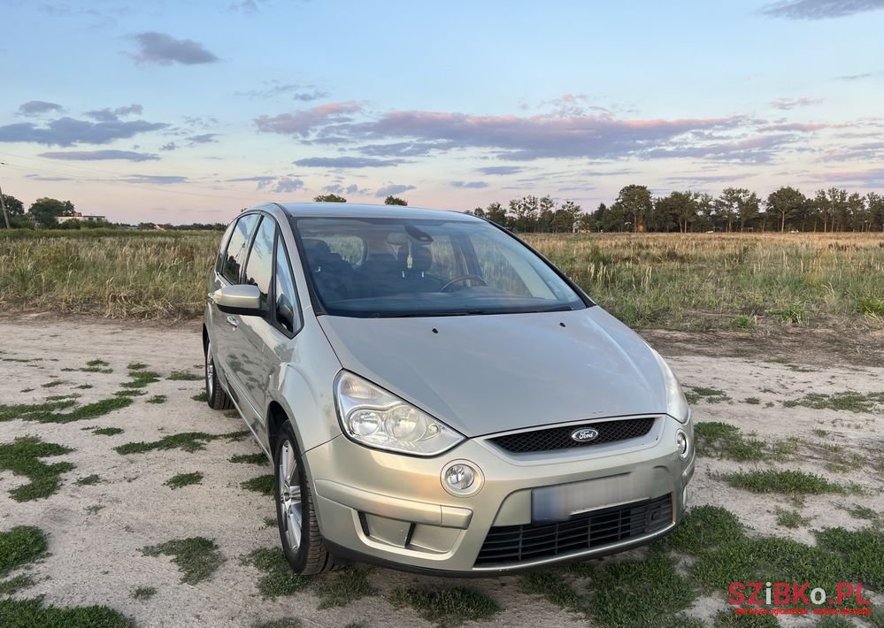 2009' Ford S-Max 2.0 Trend photo #3
