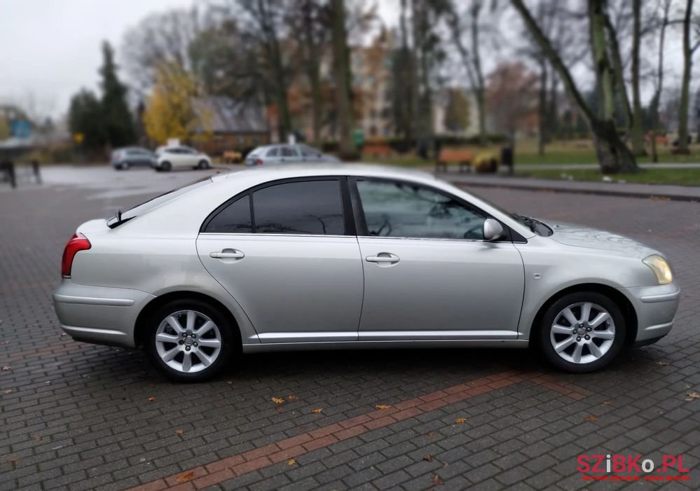 2005' Toyota Avensis photo #2