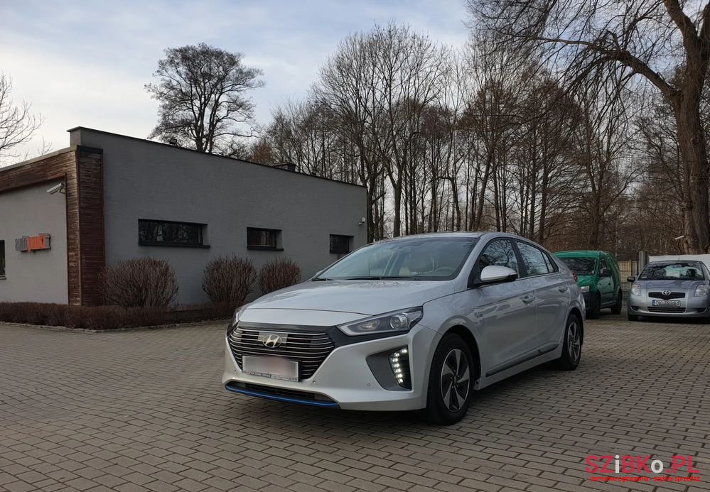 2019' Hyundai Ioniq photo #2