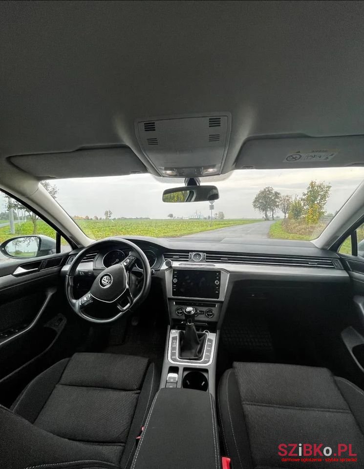 2019' Volkswagen Passat photo #6