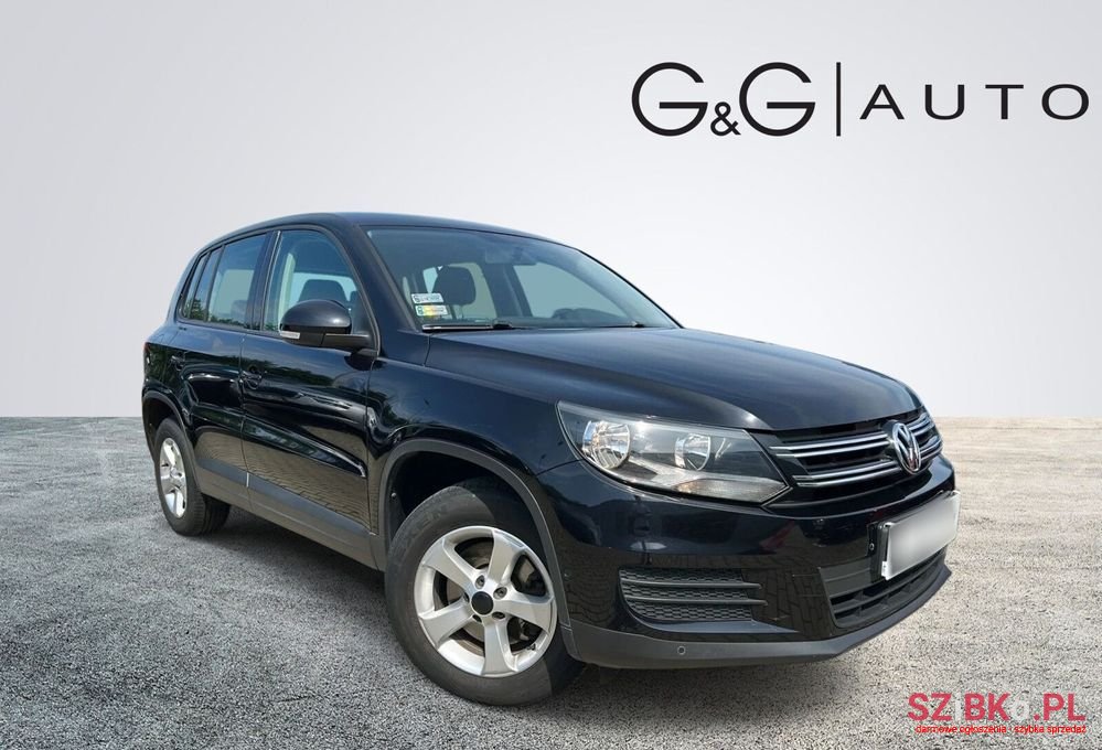 2015' Volkswagen Tiguan photo #2