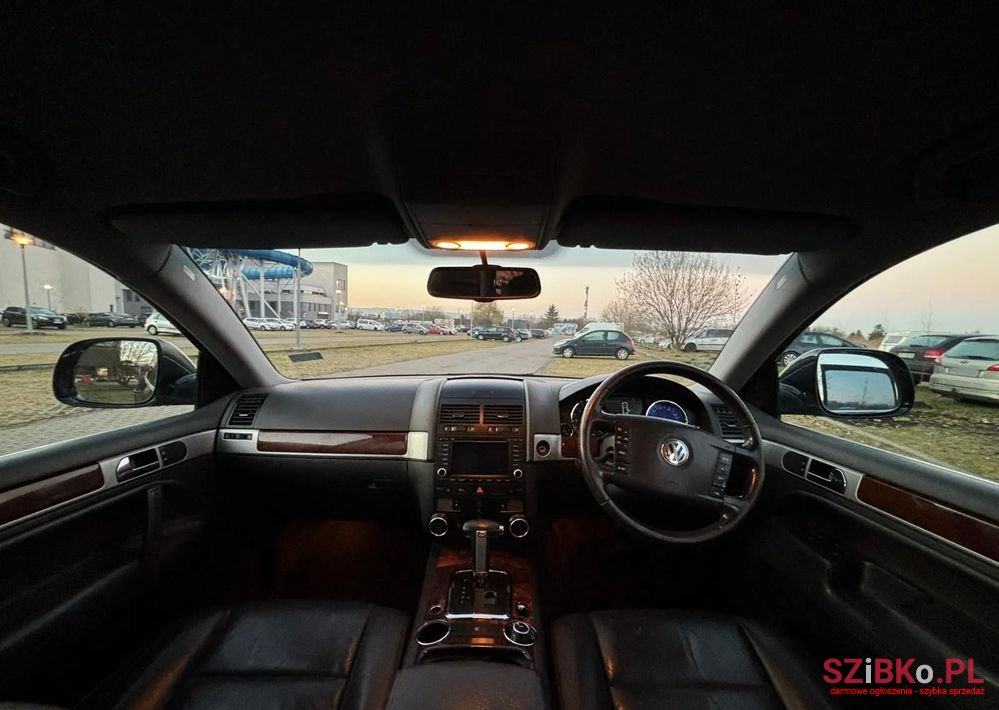 2007' Volkswagen Touareg photo #5