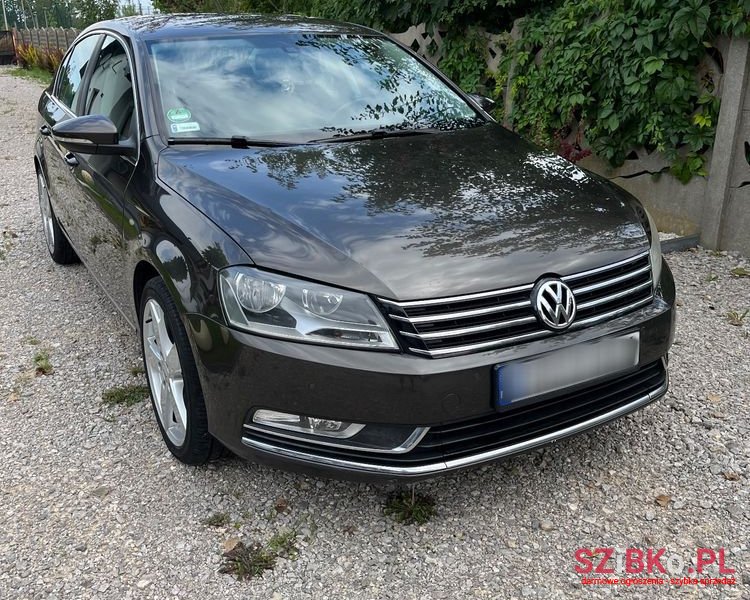 2013' Volkswagen Passat Variant photo #2