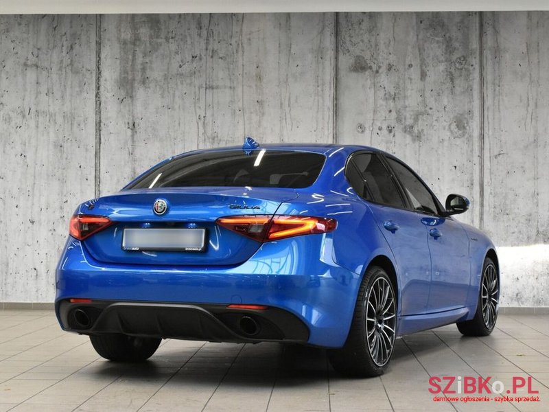 2021' Alfa Romeo Giulia photo #2