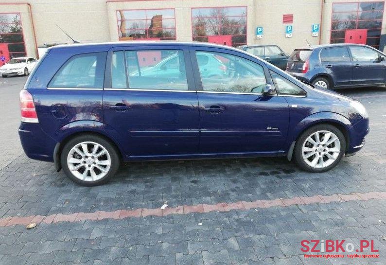 2005' Opel Zafira photo #1