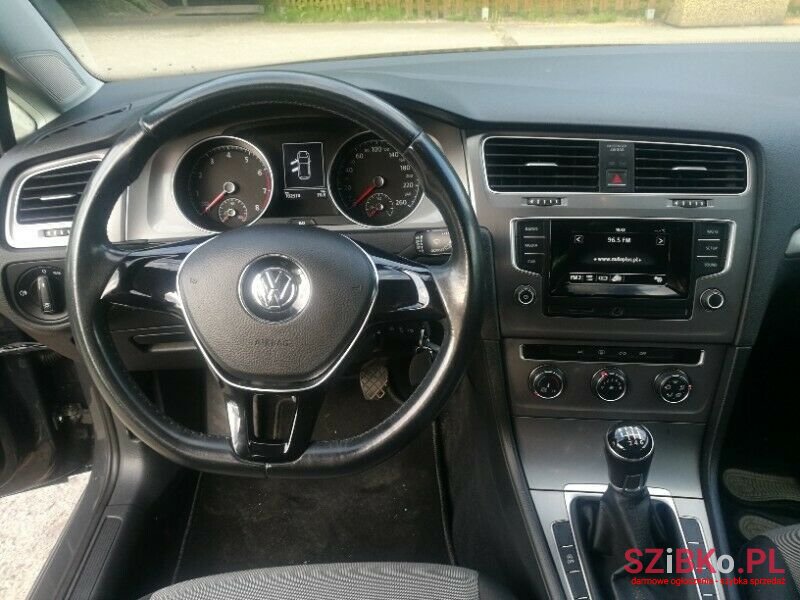 2017' Volkswagen Golf photo #5