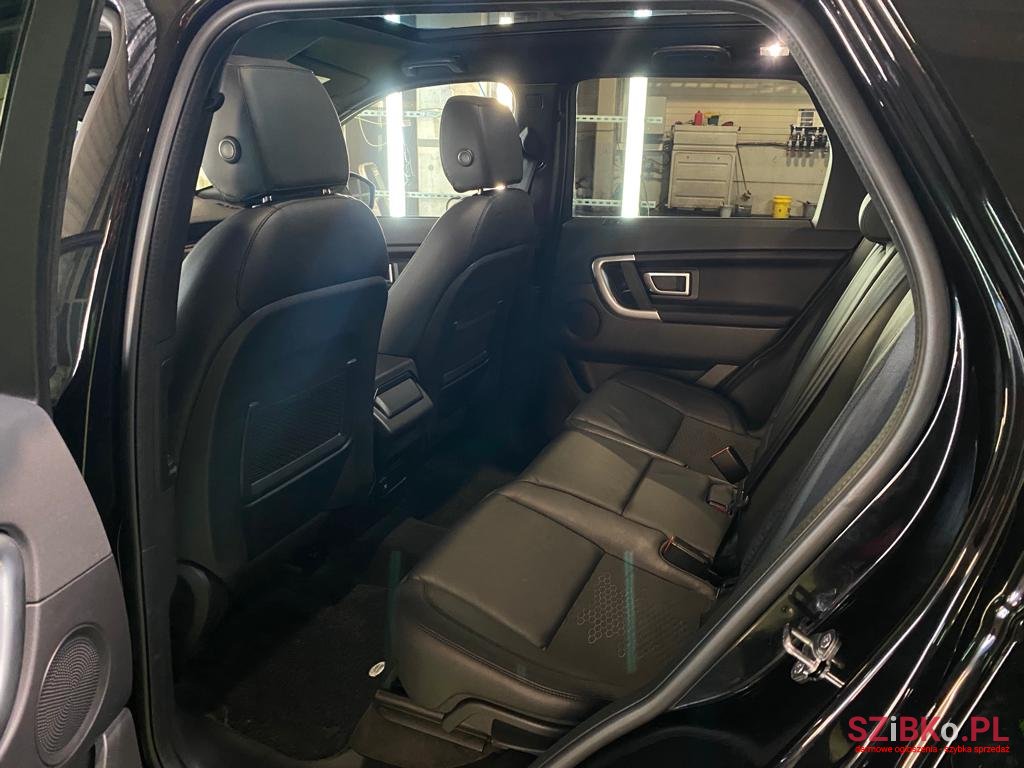 2019' Land Rover Discovery Series II photo #2