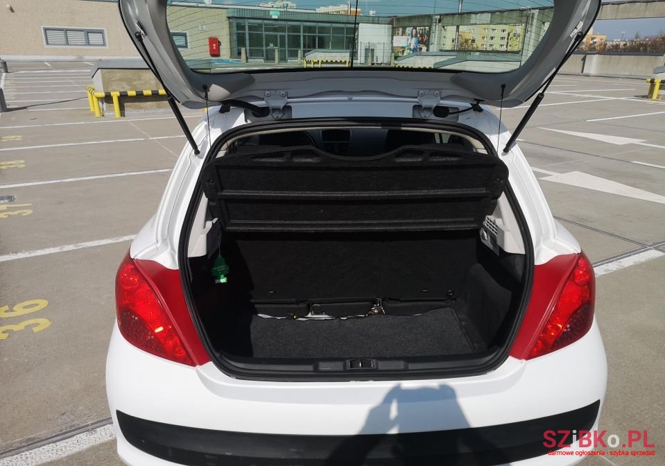 2009' Peugeot 207 photo #5