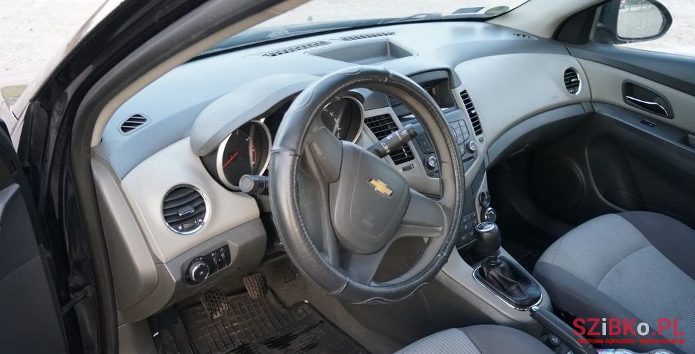 2010' Chevrolet Cruze photo #5