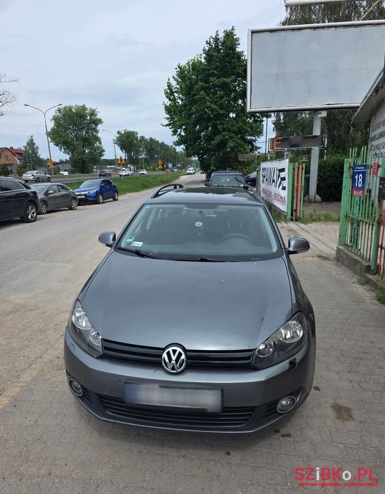 2009' Volkswagen Golf photo #3