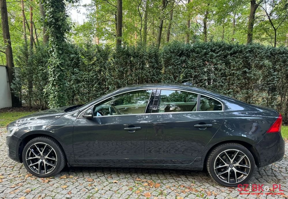 2018' Volvo S60 T3 Drive-E Momentum photo #1