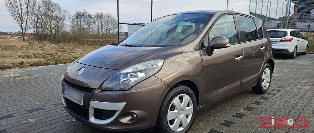 2010' Renault Scenic photo #2