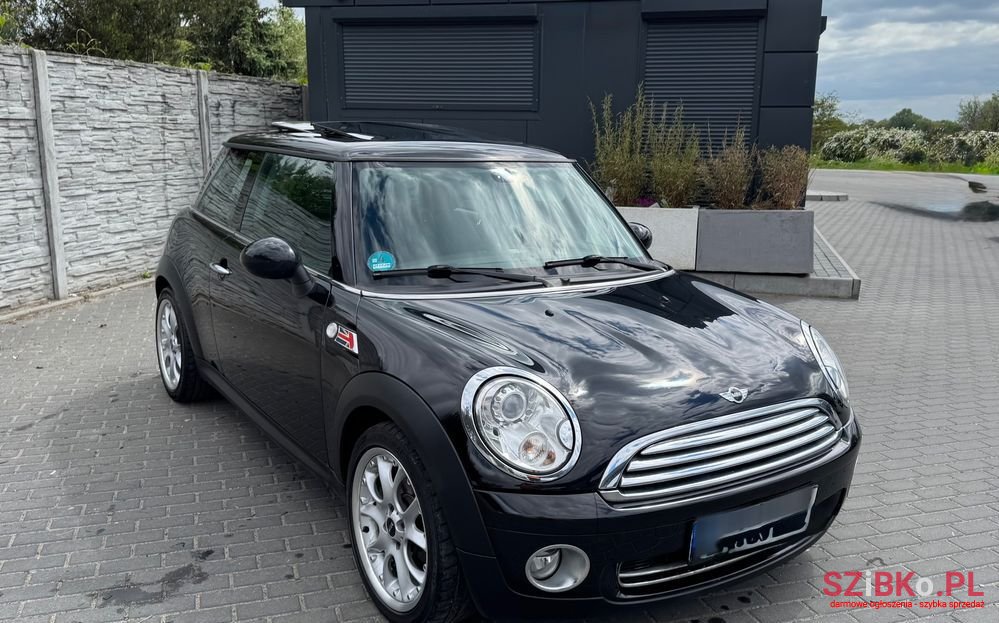 2010' MINI Cooper 50 Mayfair photo #2