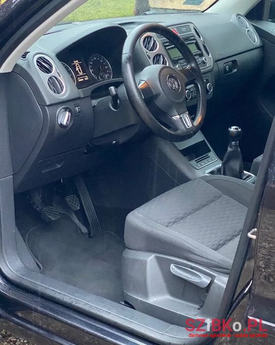 2011' Volkswagen Tiguan photo #5