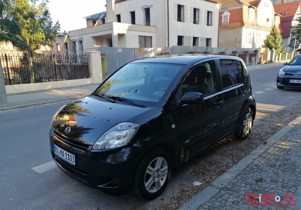 2009' Daihatsu Sirion photo #2