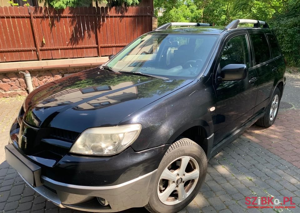 2007' Mitsubishi Outlander photo #2