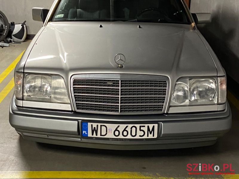 1993' Mercedes-Benz 124 photo #1