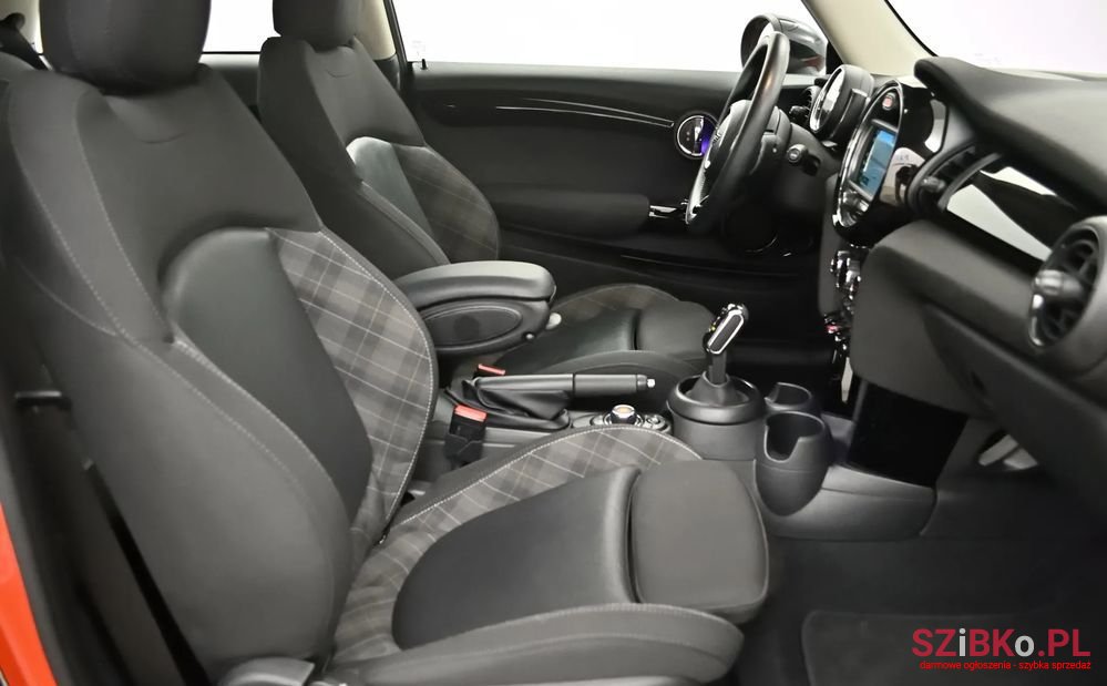 2018' MINI Cooper Standard photo #4