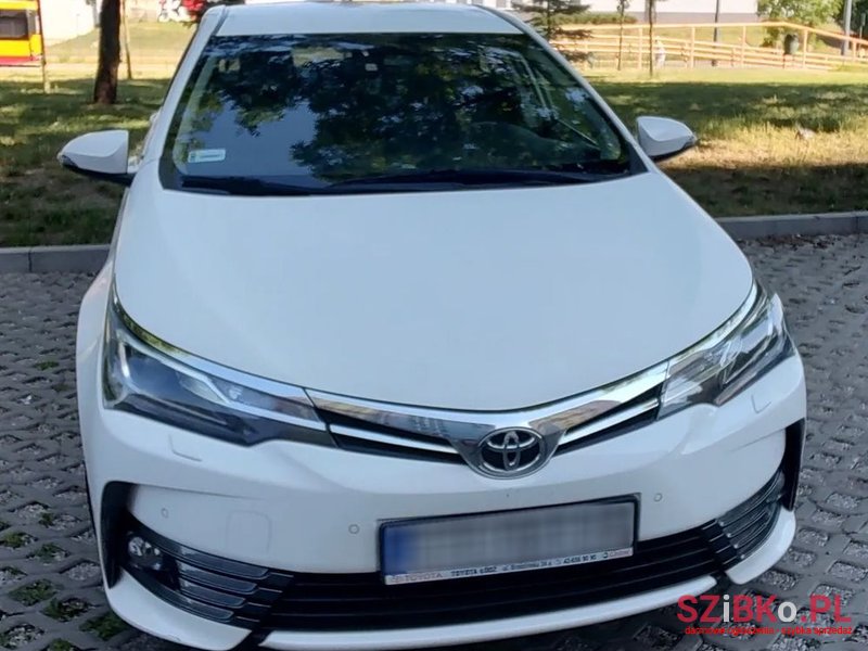 2017' Toyota Corolla 1.6 Premium photo #2