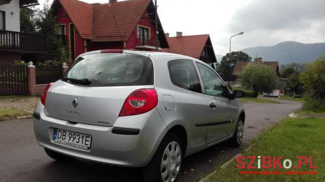 2005' Renault Clio photo #2