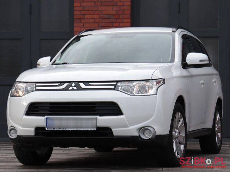 2013' Mitsubishi Outlander photo #2