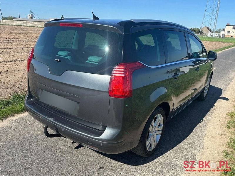 2010' Peugeot 5008 photo #2