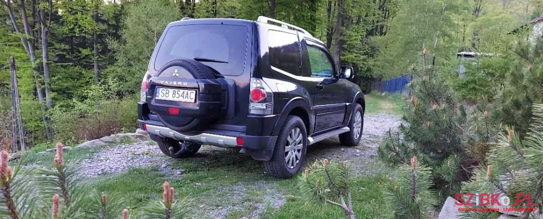 2007' Mitsubishi Pajero photo #3