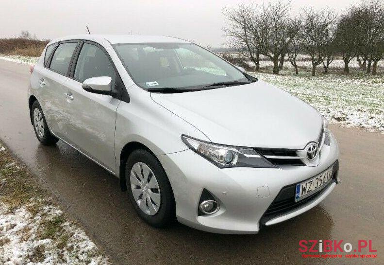 2014' Toyota Auris photo #1