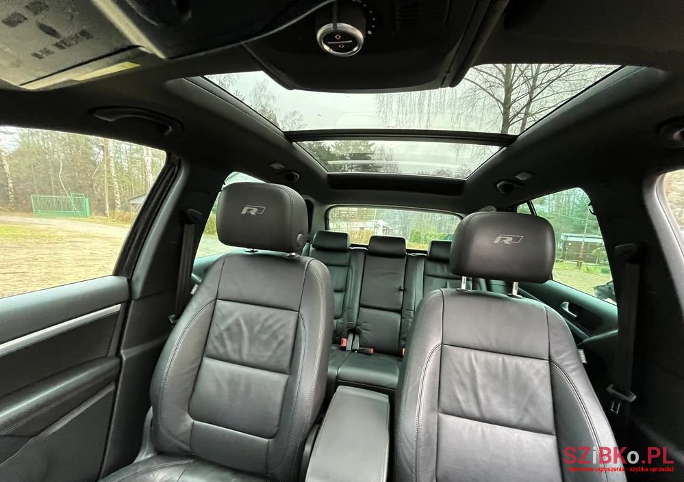 2015' Volkswagen Tiguan photo #3