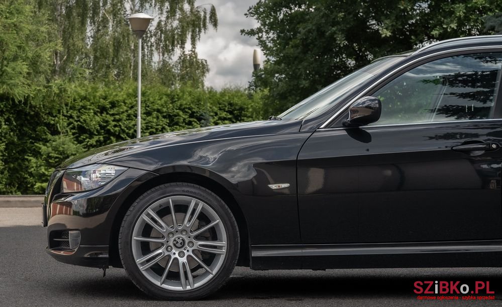 2010' BMW 3 Series photo #6