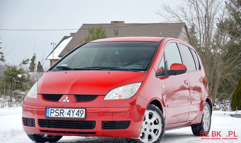 2006' Mitsubishi Colt photo #1