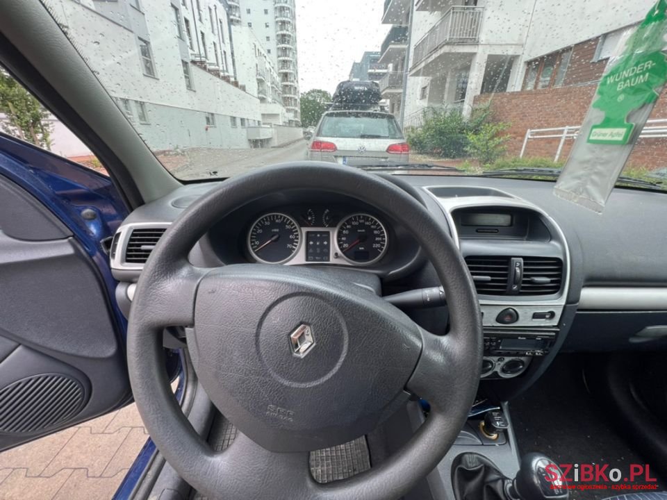 2003' Renault Clio photo #2