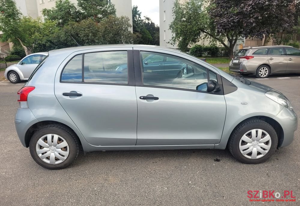 2011' Toyota Yaris 1.0 Luna photo #4