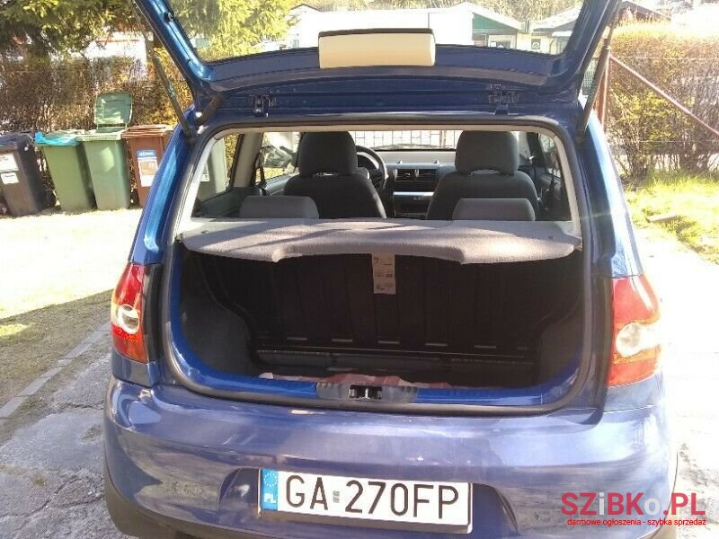 2005' Volkswagen Fox photo #1