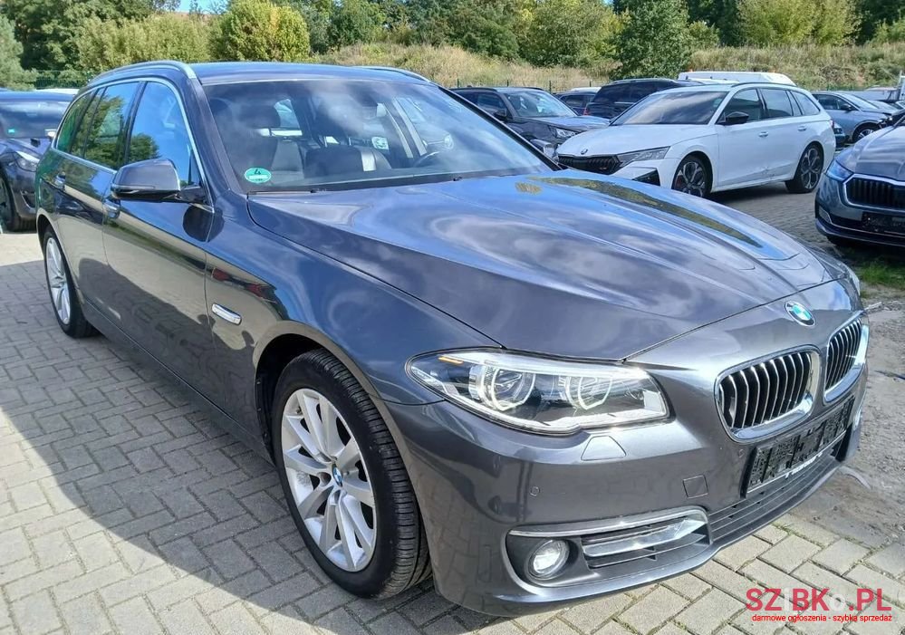 2016' BMW 5 Series 528I Touring photo #6