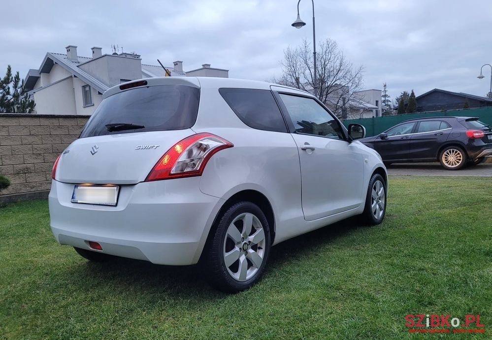 2015' Suzuki Swift 1.2 Premium photo #5
