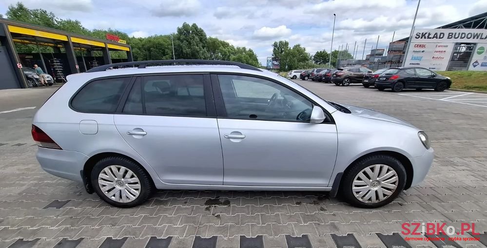 2011' Volkswagen Golf photo #3