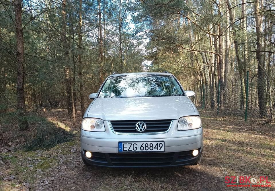 2005' Volkswagen Touran photo #1