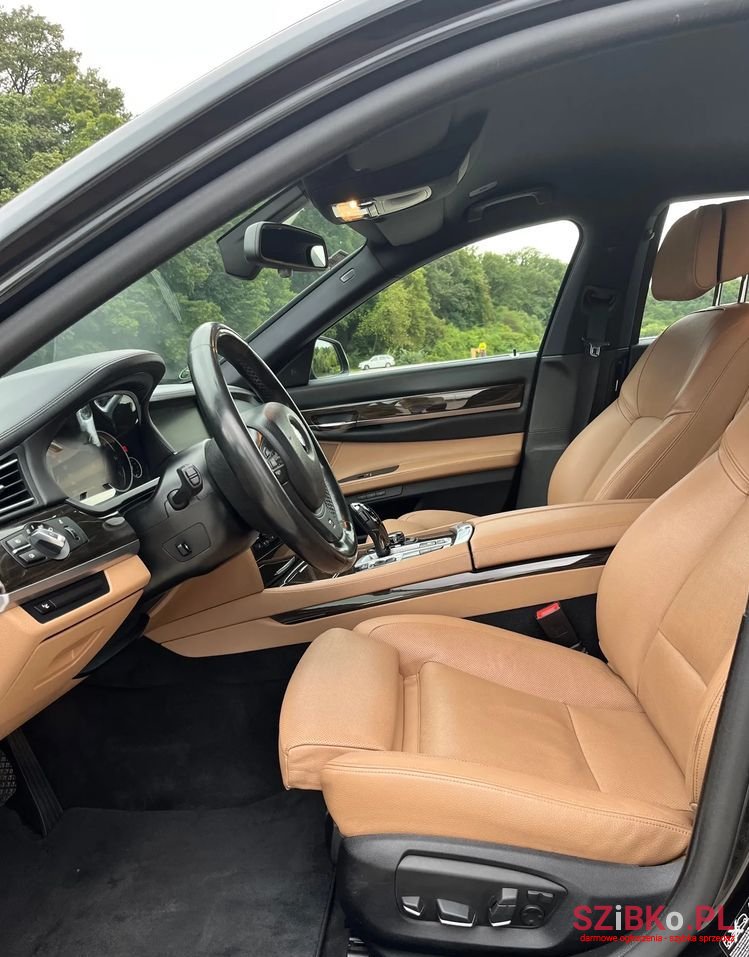 2013' BMW 7 Series 740D Xdrive photo #6