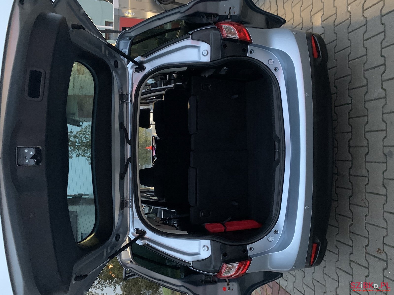 2011' Mazda 5 photo #6